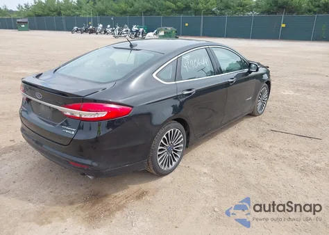 2017 Ford Fusion Hybrid Titanium z USA, uszkodzony, nr VIN 3FA6P0RUXHR383796